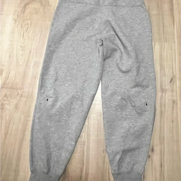 New Women Nike sportwear tech fleece/ size S (4-6) - Picture 2 of 4